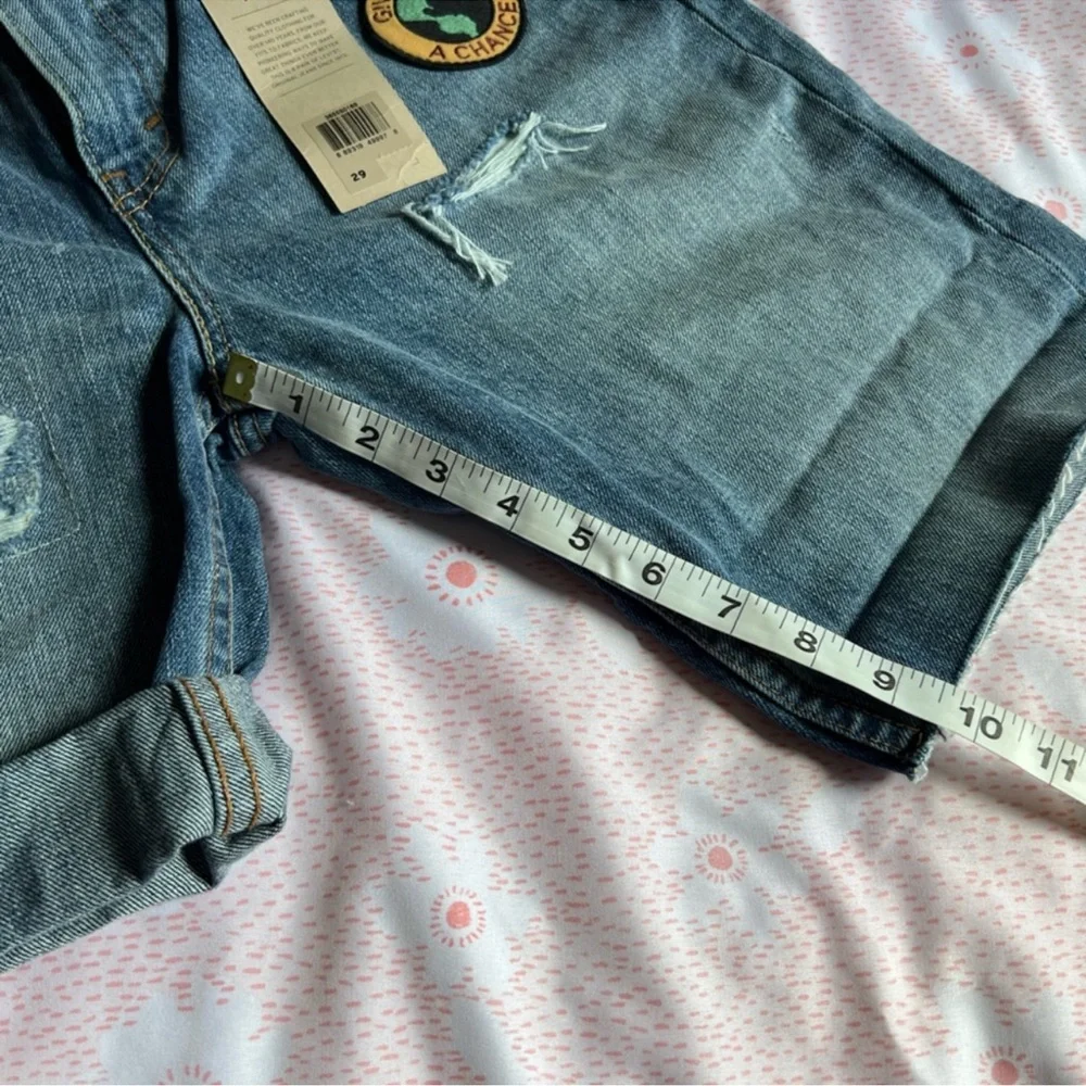 NWT Levi's 511 Slim Shorts Give Earth A Chance Denim Cut-off Shorts Waist Sz 29
